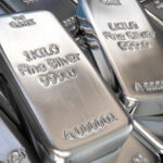 Silver Price Forecast: Consolidates Near Highs, Poised for Potential Breakout