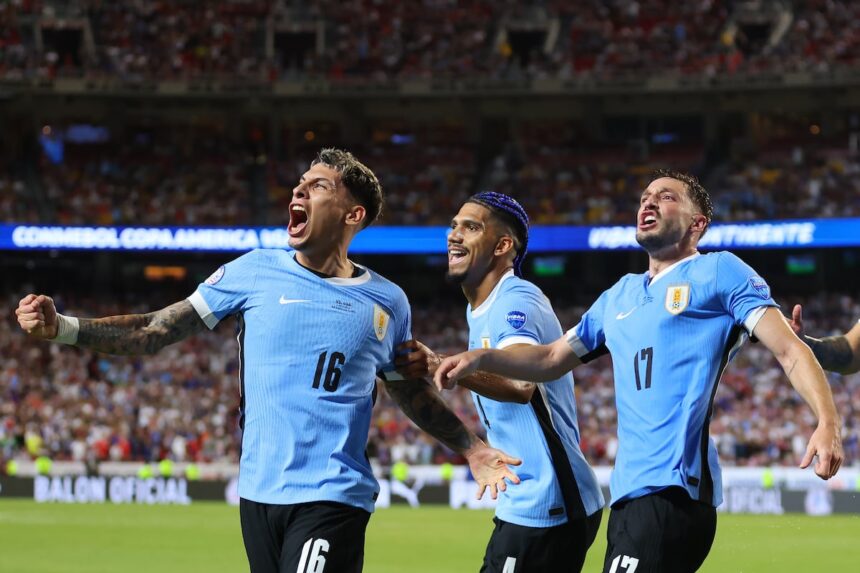 Mathías Olivera festeja el gol que eliminó a EE UU de la Copa América 2024, este lunes en Kansas City.