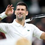 ¿Nueva profesión? Djokovic llamó la atención realizando una inusual tarea en Wimbledon