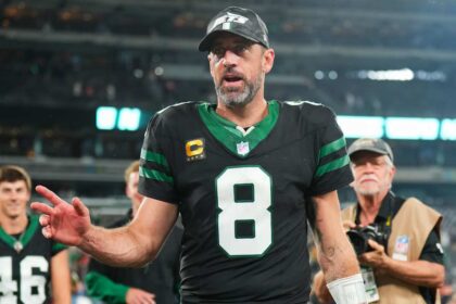 With 'season on the line,' Aaron Rodgers, Jets overcome 'terrible' first half in win over Texans