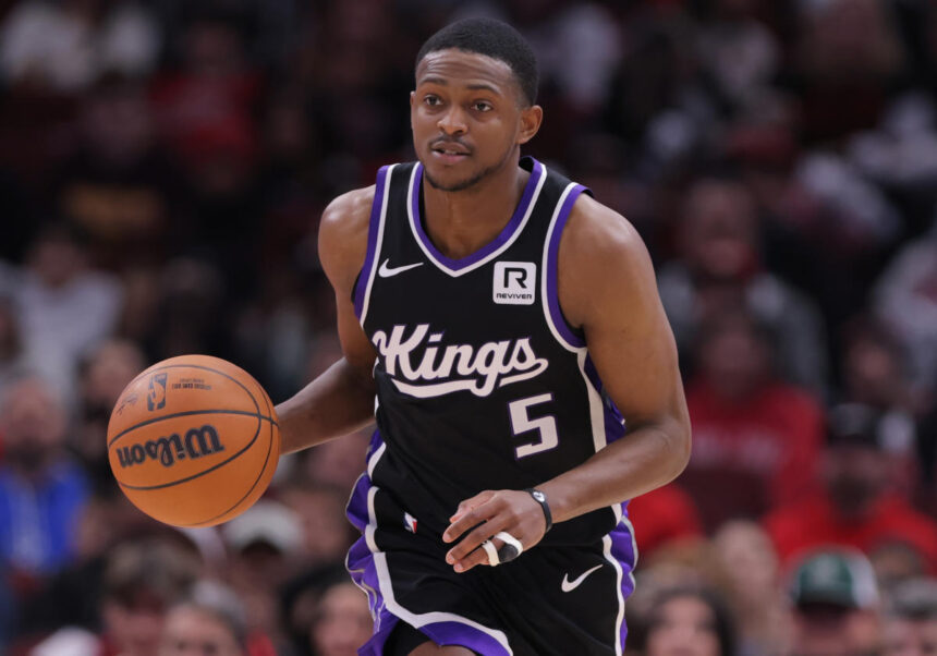 Kings trade De'Aaron Fox to the Spurs in deal that moves Bulls' Zach LaVine to Sacramento